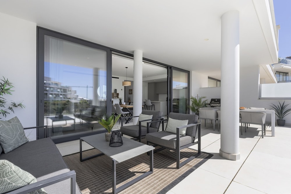 Stylish Apartment With Large Terrace in Higueron