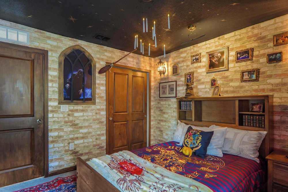 Luxury 7BR Villa, Pool, Spa & Game Room