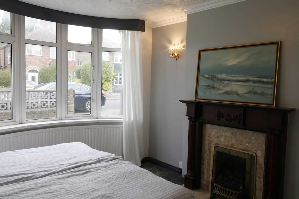 Lovely 4-bed House in Nottingham view 5
