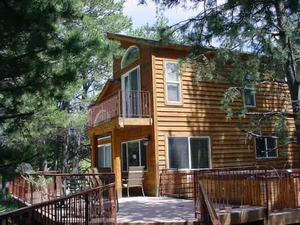 1261 Country Club Drive