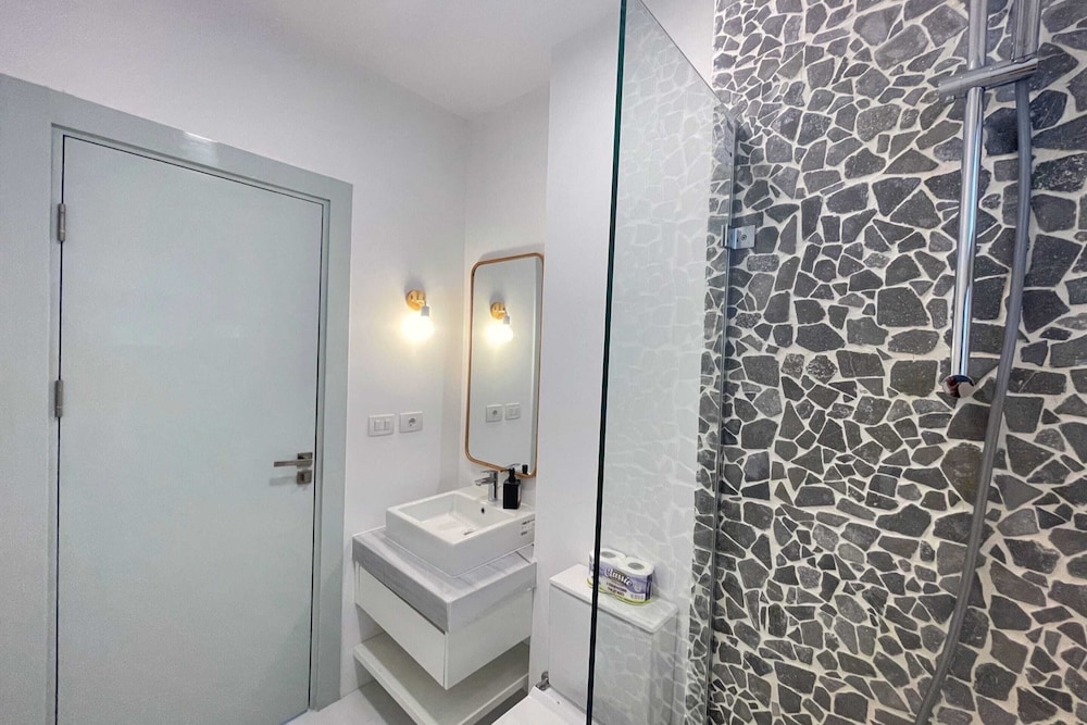 Xuru Stays I Lofty & Lavish 3 BDR @ Swan Lake El Gouna