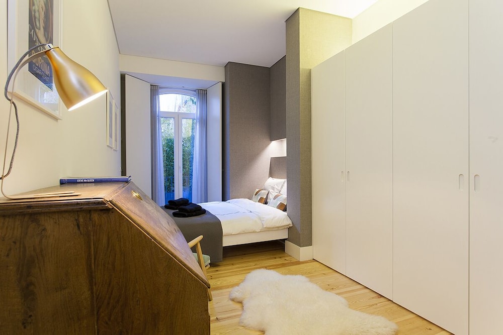 JOIVY Design heaven in Baixa - 2BR Apt w/workspace view 2