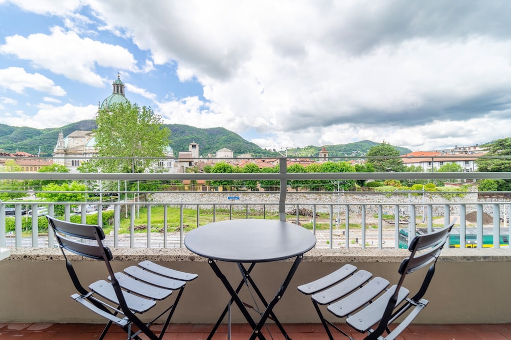 Autumn Apartment in Como