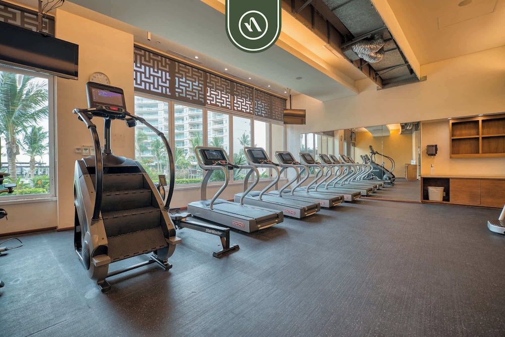 Oceanfront 2 BR Condo - Beach - Restaurant - Gym