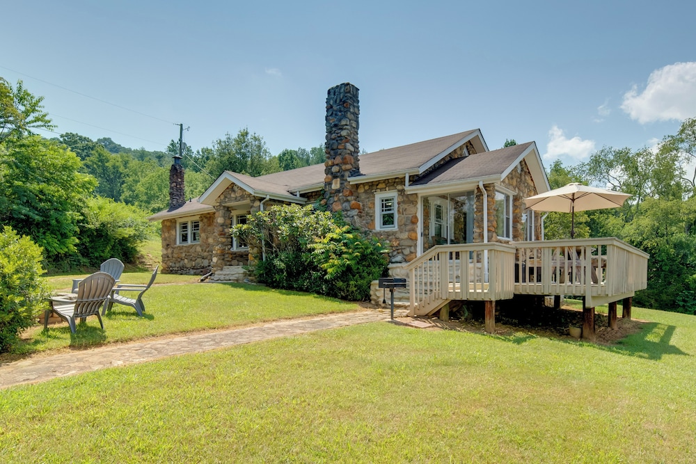 Hike + Explore: Mountain-view Escape in Candler