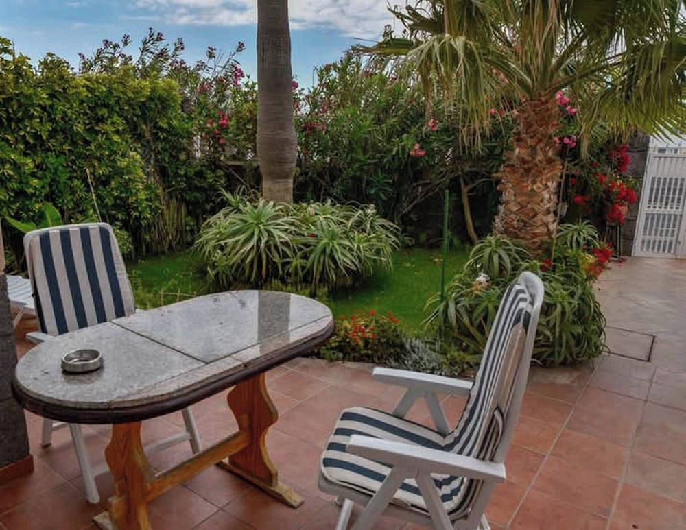Relax in El Médano's Modern Sea View Apartment