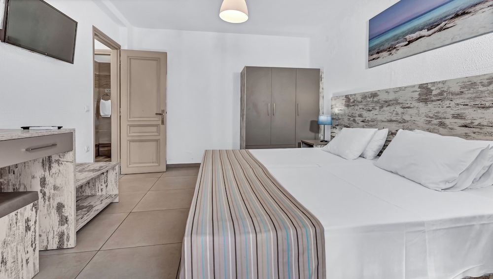 Evina Rooms & Suites