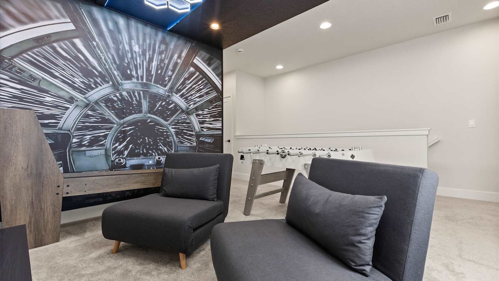 Upstay-luxury 3BR Home w Private Pool Games Room