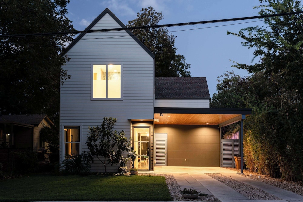 Modern ATX Mansion Walk to 6th Street