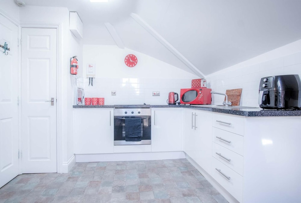 Rooftops - 1 Bedroom Apartment - Tenby