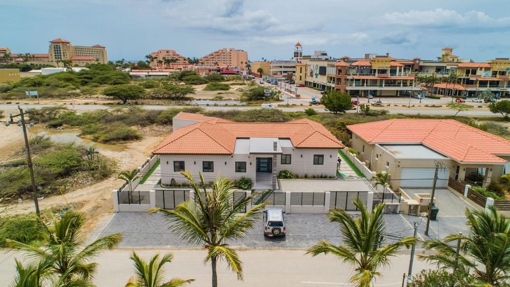 NEW 6BR Villa w Pool Across Street Palmbeach