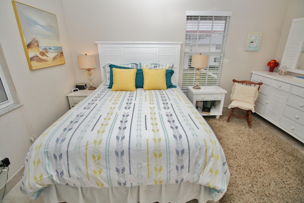 Colony Beach Club 228