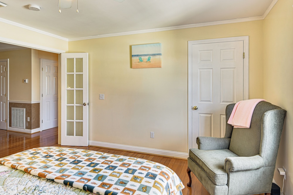 Walk to Waterfront: Cozy Fall River Condo
