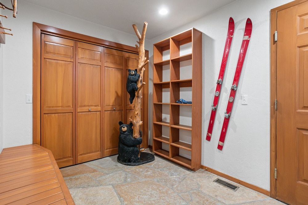 2430 Queen Esther Dr - 5 Bedroom Home with Spa 5 Home