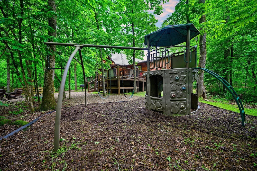 Whitetail Retreat Cabin for 13!