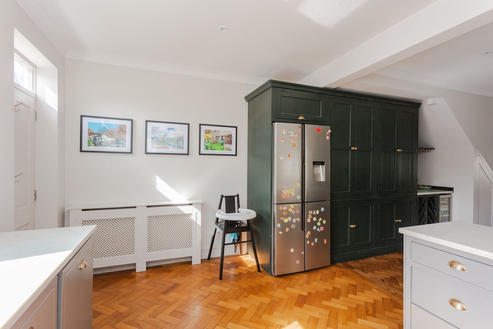 Newly Refurbished 4 Bedroom House in East London