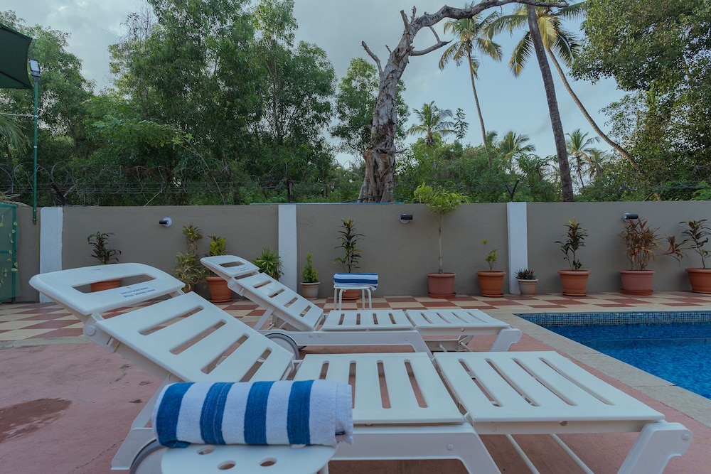 TreeHouse Blue Hotel & Villas
