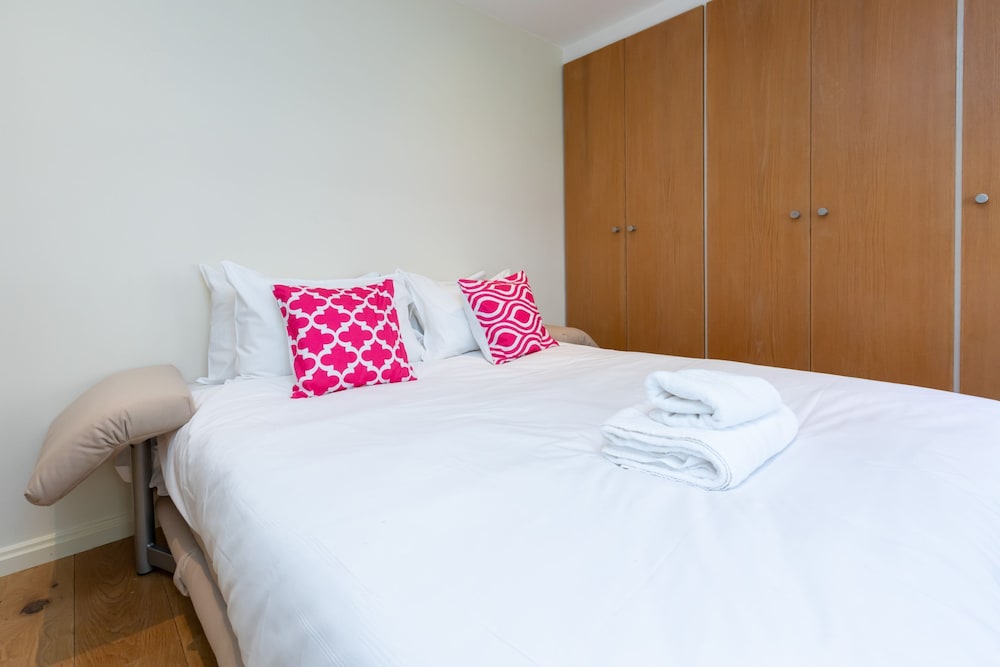 Modern and Bright 3 Bedroom House in Paddington
