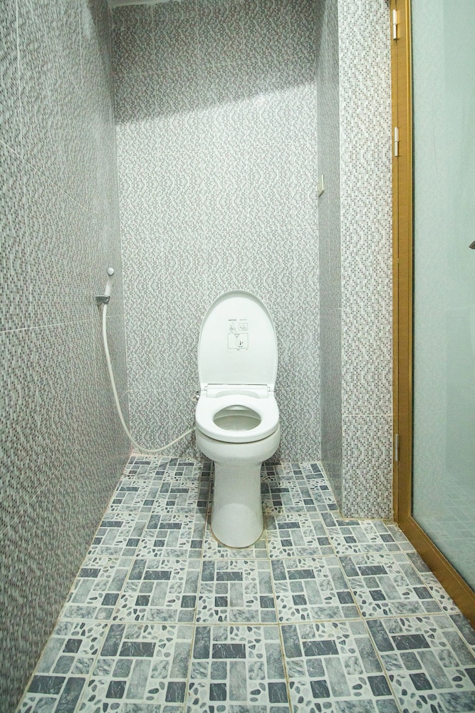 OYO 716 Iciw Iciw Exclusive Homestay view 5