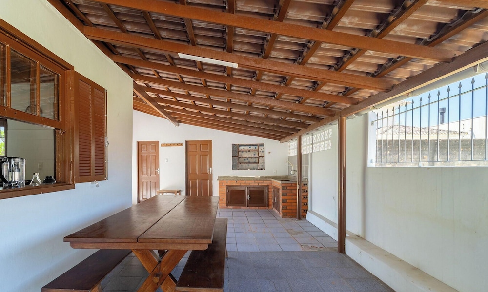 House w/ 2 Bedrooms 650 m From the Beach Adu0440