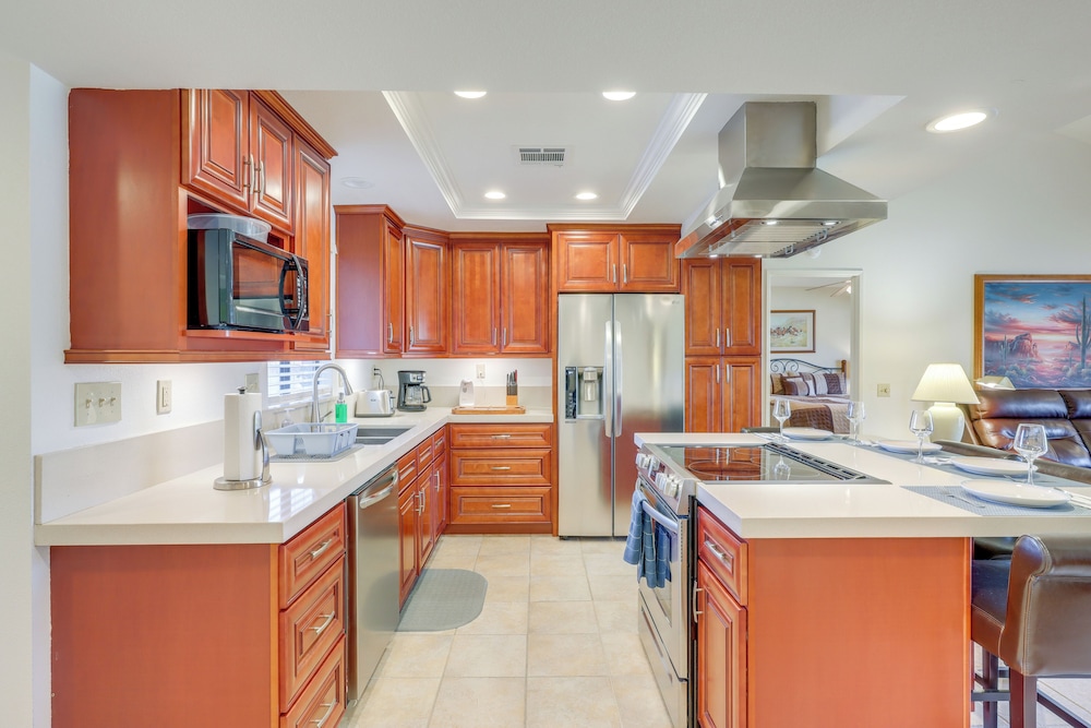 Spacious Condo w/ Mtn Views in Palm Desert!