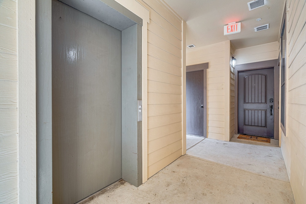 Jonestown Condo on Lake Travis w/ 2 Balconies! - Property Image 4