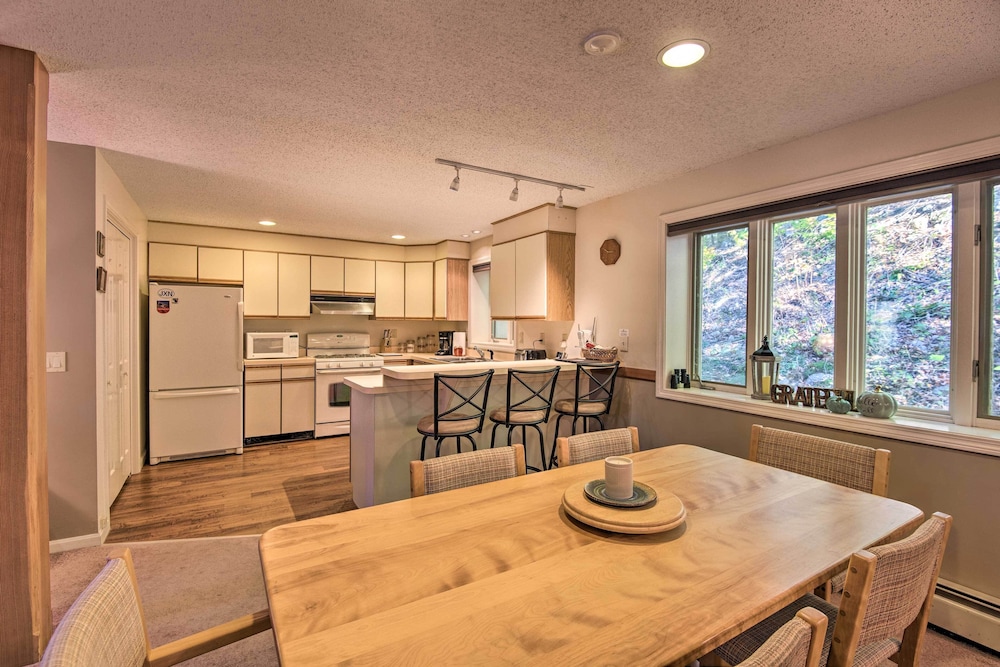 Charming Jackson Mountain Retreat on Golf Course! view 3
