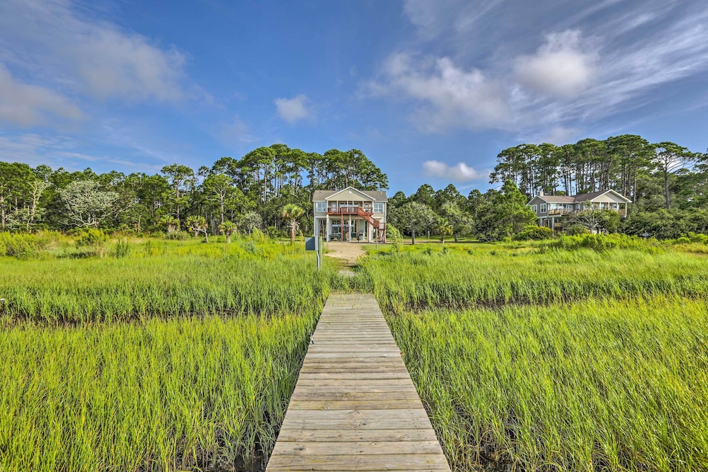 Waterfront Gulf Coast Getaway w/ Boat Dock! view 4