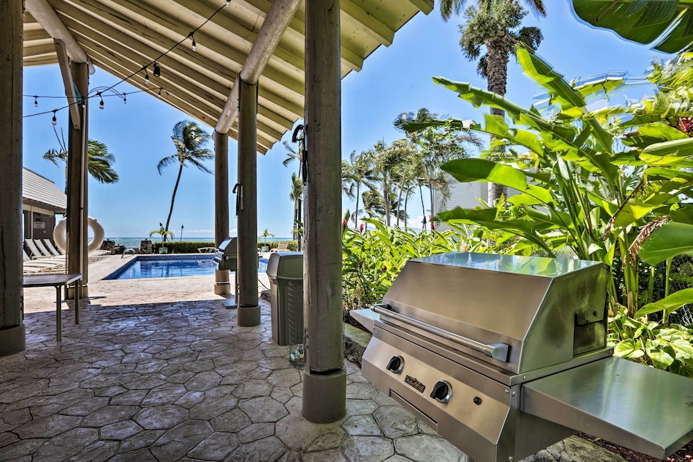 Oceanfront Condo w/ Pool & Grills in Molokai! view 3