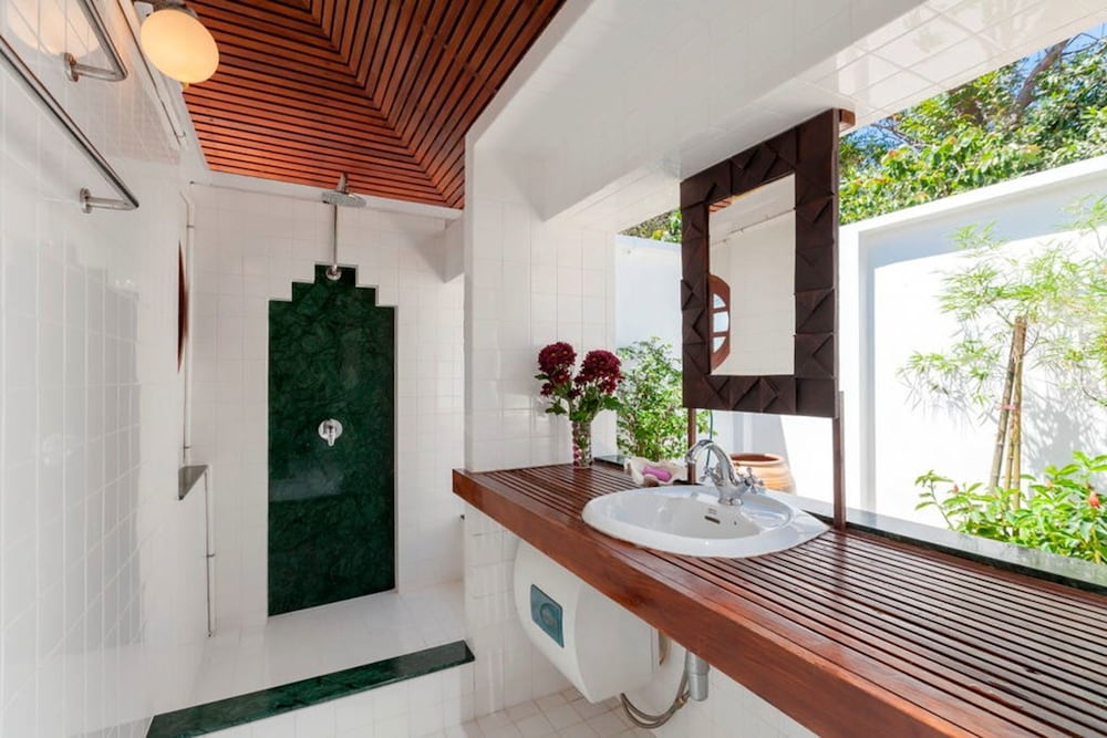 Baan Khunying – Secluded Phuket Beachfront Villa