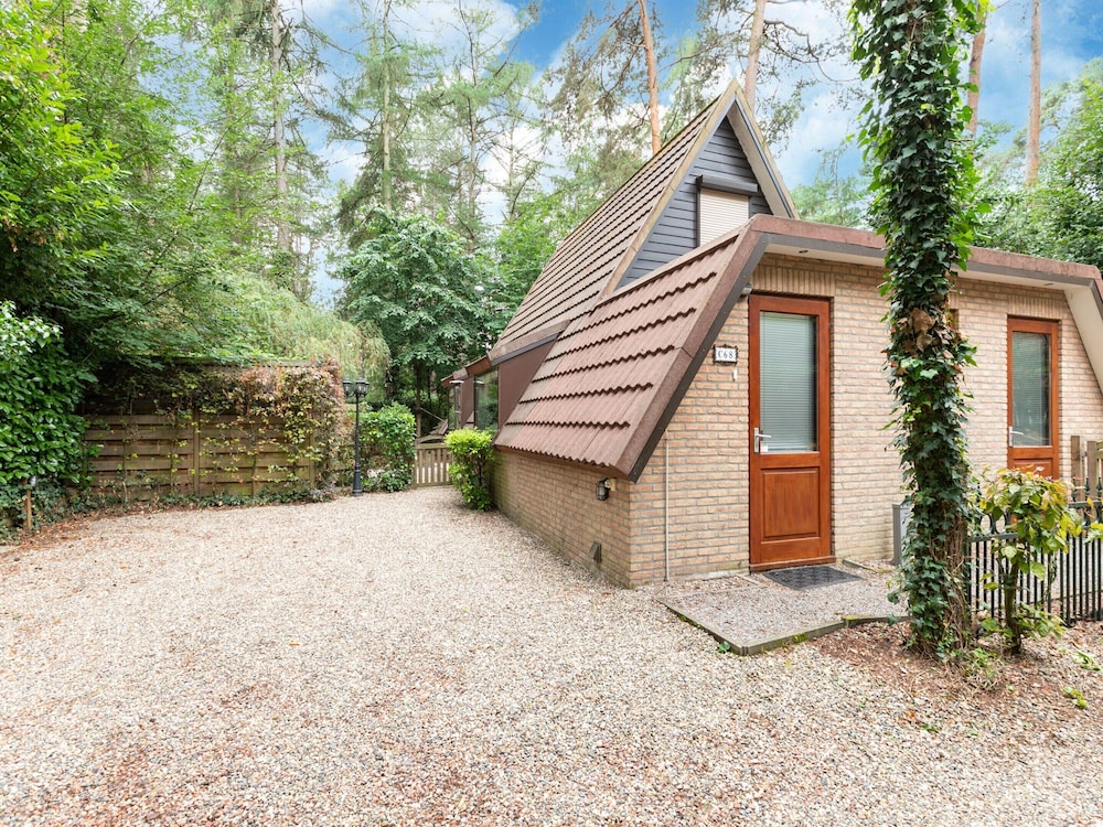 Lanaken Luxe Garden Retreat