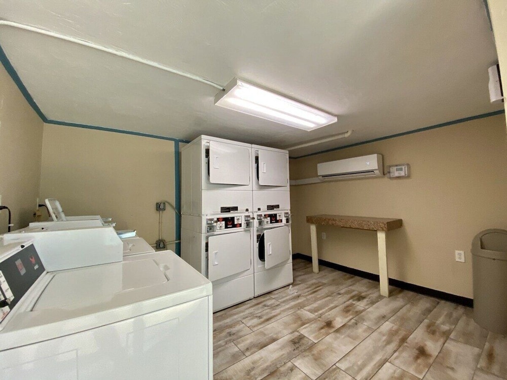Meridian Plaza 1002 1 Bedroom Condo