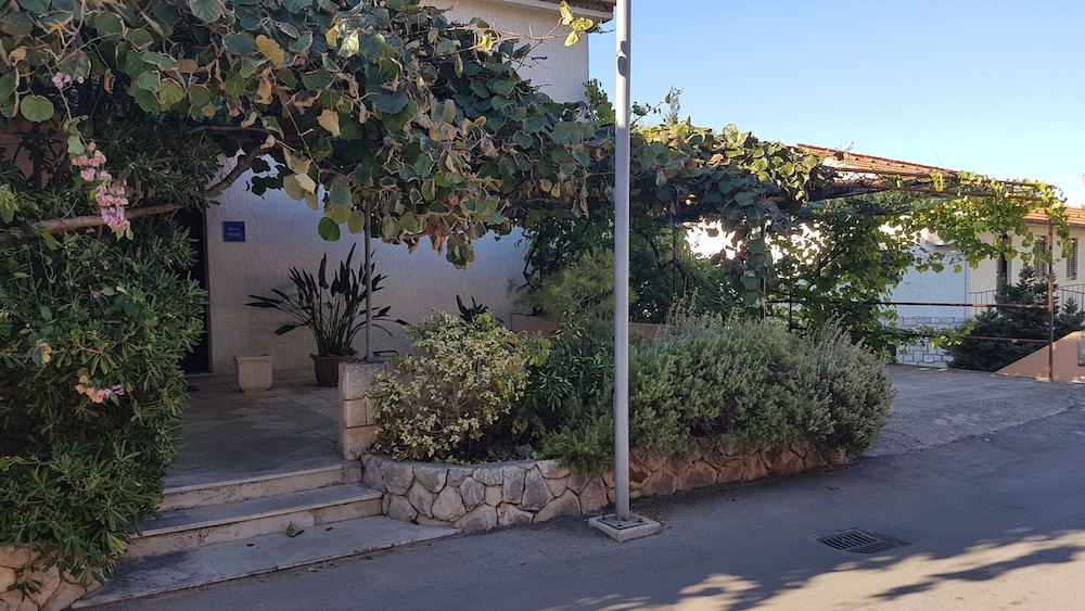 Photo 48