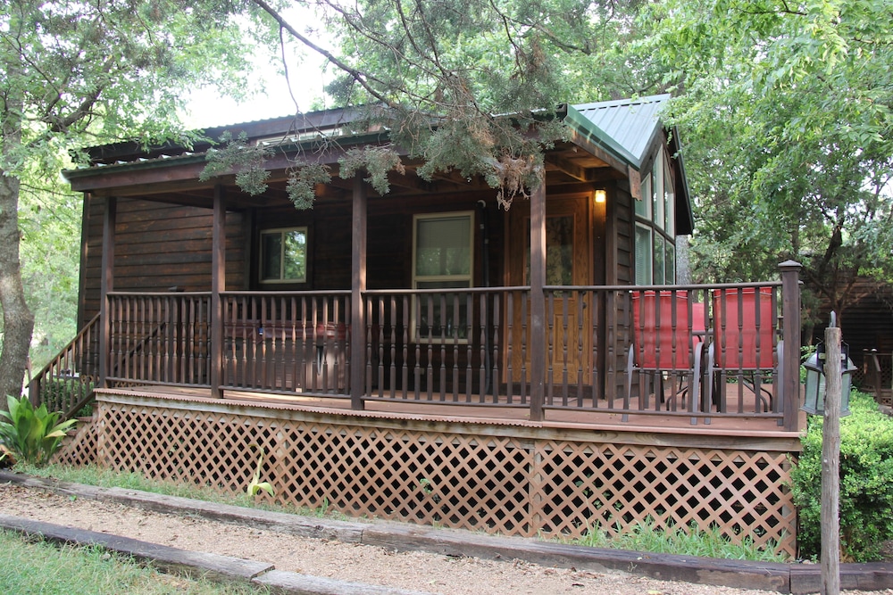 Mendelbaum Winery Guest Cabins