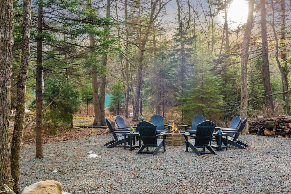 Lakeview Sunset Heaven Waterfront Escape + Private Dock Firepit + Game Room New Construction
