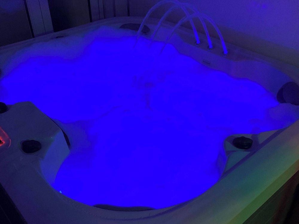 Perfect Couple Retreat To Relax With Hot Tub&sauna