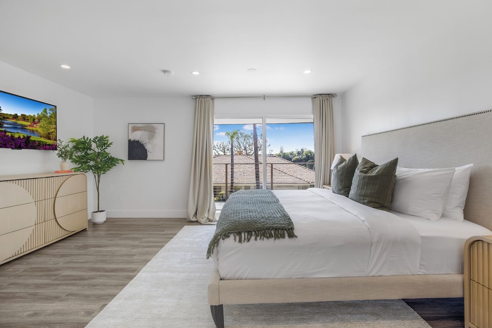 Stradella View - Bel-air Oasis w/ Infinity Pool & Stunning Panoramic Views