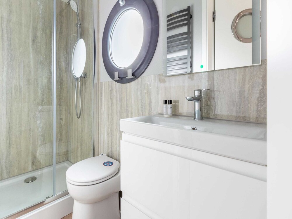 Luxury Houseboat in Volendam Marina, photo 37