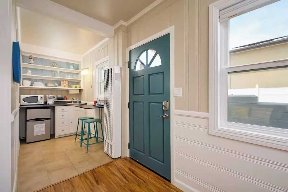 Sleeps 18 Dock, Walk to Beach, Balboa Fun Zone & Dining Edgewater Place