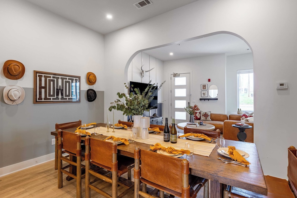 Outrider Buyout- 3 Units by Avantstay Sleeps 36