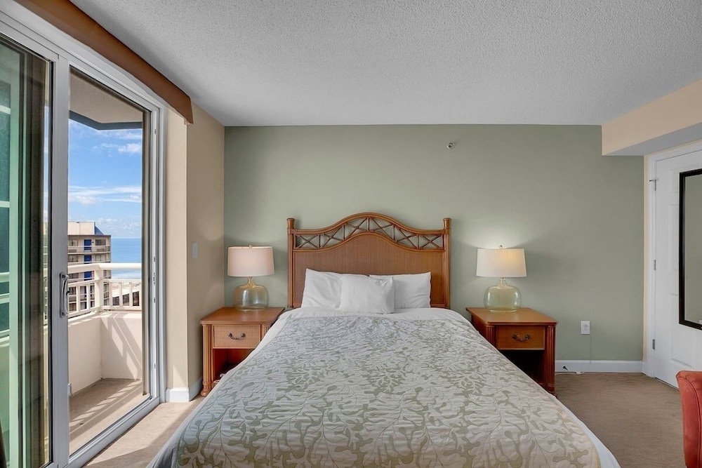 Horizon 701 3 Bedroom Condo