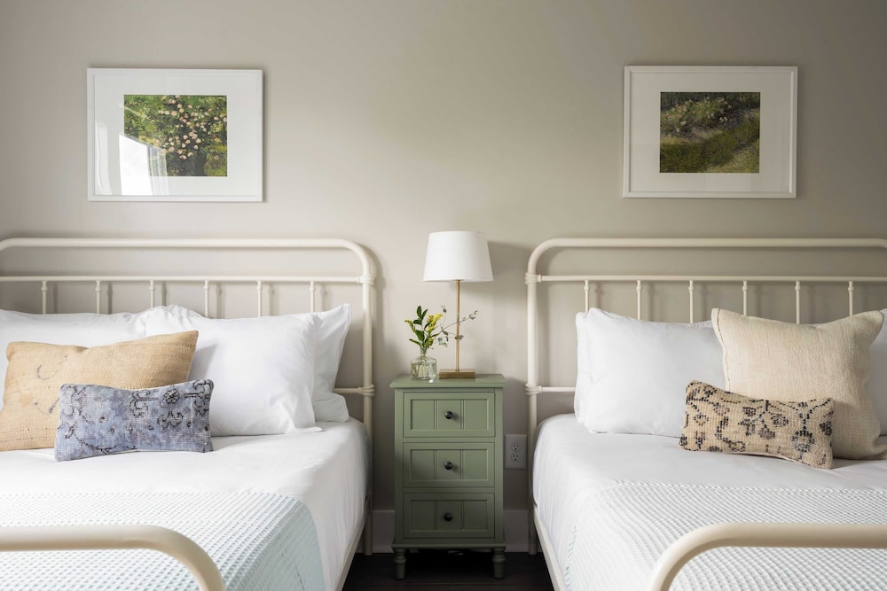 8 Nashville Homes w/ 21 Bedrooms, 21 Baths & Space for 74, Just Minutes From Broadways Nightlife, Dining, and Music Scene Cherokee by Avantstay