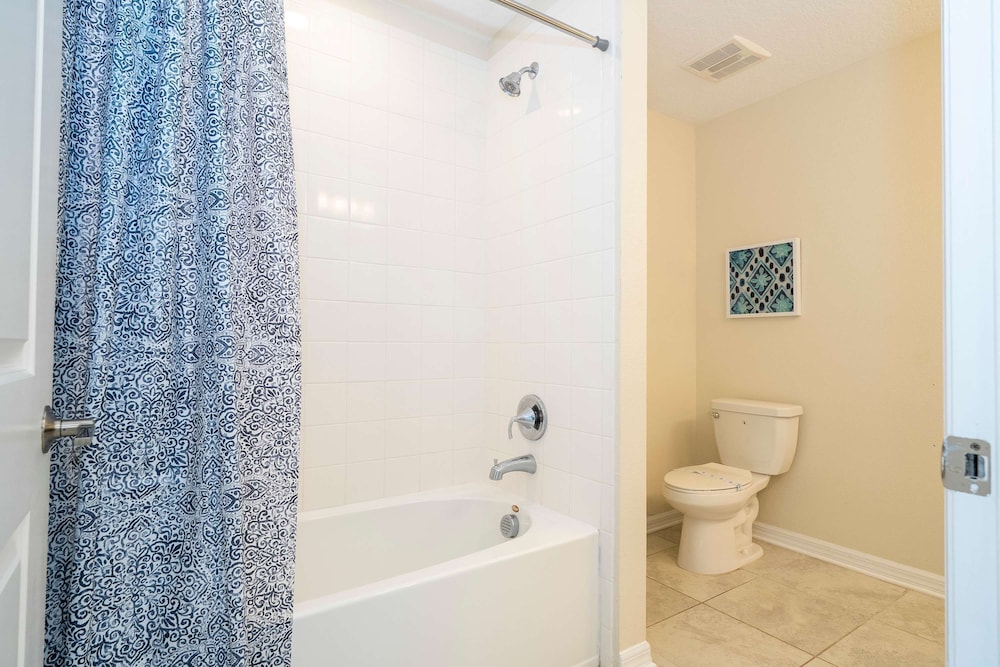 Gorgeous 2Bd Close to Disney Storey Lake Resort 303 3121