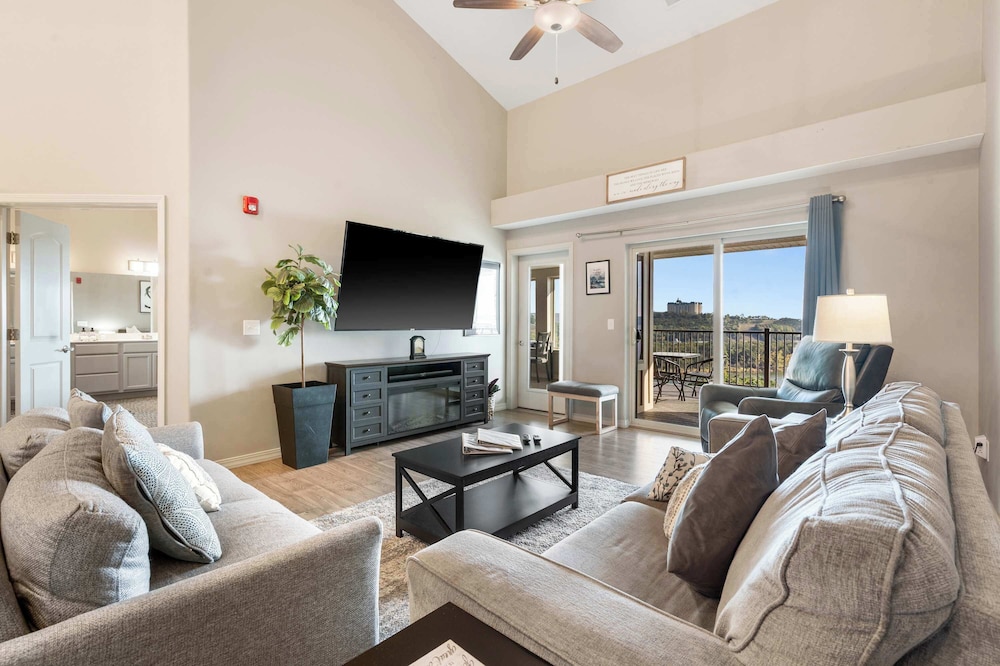 The Lakeview Penthouse 10ppl
