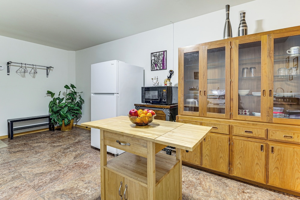 9 Acres, Pick Your Own Apples: Cabin in Arlington!