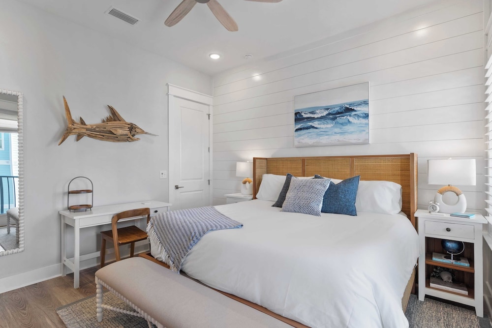 Gulf-view Retreat w/ Rooftop Deck + Private Pool Villa Anesi by Avantstay