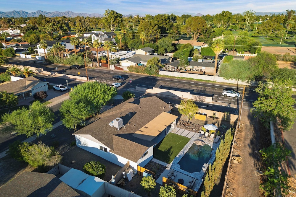 Near Camelback Mtn, Old Town, Trails, Golf + Spas w/ Pool, Hot Tub Camelback Casa by Avantstay