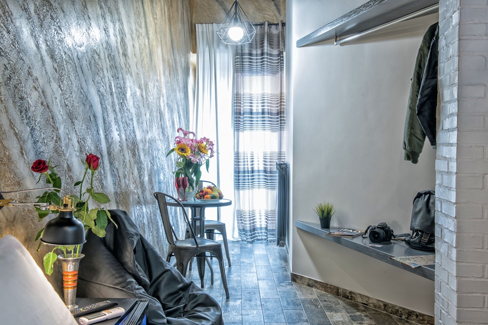 StarHome NAVONA
