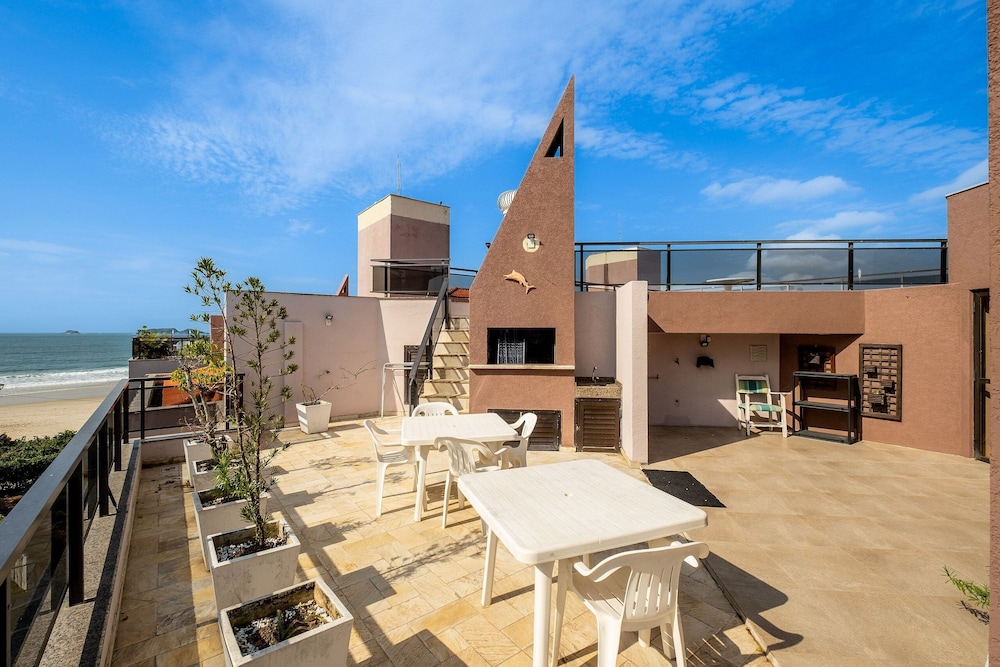 Beira-sea Condominium in Ingleses Norte - POR