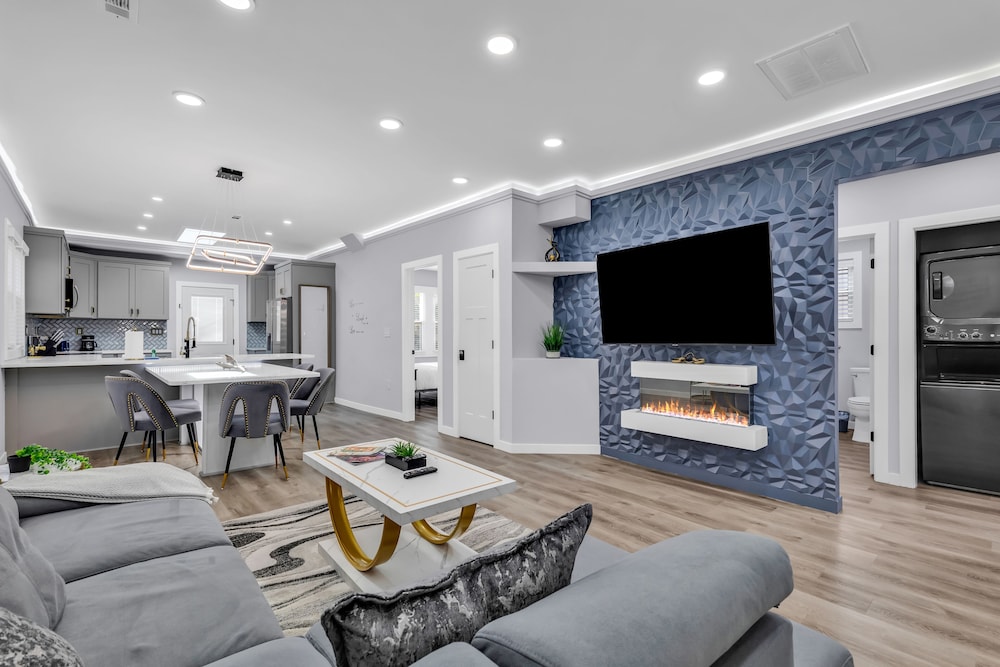 Charlotte Vacations - Spacious House in Charlotte - Property Image 1
